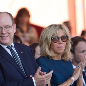 François Hollande, Nicolas Sarkozy, le prince Albert II de Monaco, Brigitte Macron (Trogneux) lors de la cérémonie d'hommage aux victimes de l'attentat du 14 juillet 2016 à Nice, le 14 juillet 2017. © Cyril Moreau/Bestimage  Commemorative ceremony marking the first anniversary of the jihadist truck attack which killed 86 people in Nice, southern France, on Bastille Day, on July 14, 2017.14/07/2017 - Nice