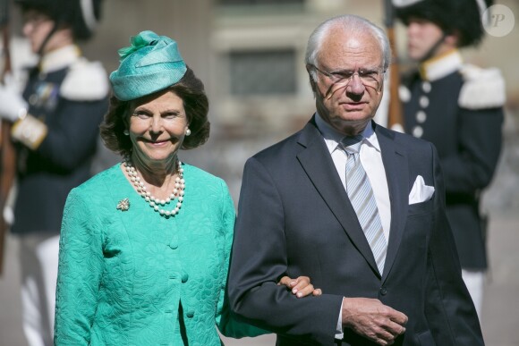 Le roi Carl XVI Gustaf et la reine Silvia de Suède assistent à une messe à l'occasion du 40ème anniversaire de la Princesse Victoria de Suède au palais Royal de Stockholm en Suède, le 14 juillet 2017