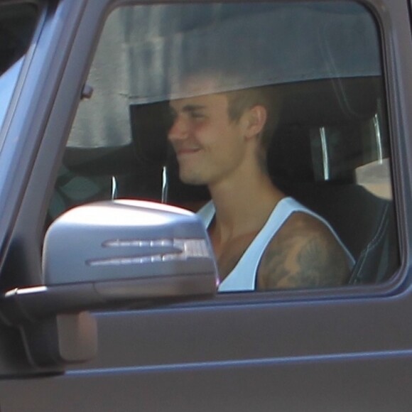 Exclusif - Justin Bieber se fait arrêter par la police à son arrivée au volant de son nouveau Mercedes Benz G Wagon devant l'hôtel Montage à Beverly Hills, le 15 juillet 2017