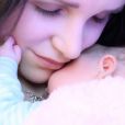 Julia Paredes est aux anges depuis qu'elle est maman. Avril-mai 2017.