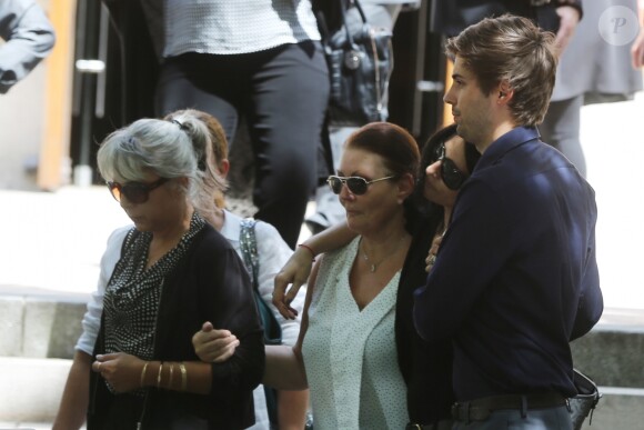 Sylvie Ortega Munos la compagne de Ludovic Chancel - Obsèques de Ludovic Chancel, le fils de Sheila, en l'église Notre dame d'Ey­lau à Paris, le 17 juillet 2017. Il a ensuite été enterré au cimetière des Arches à Louveciennes.