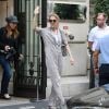 Céline Dion sort de l'hôtel Royal Monceau pour se rendre à une boutique Louis Vuitton, à Paris, le 19 juillet 2017.