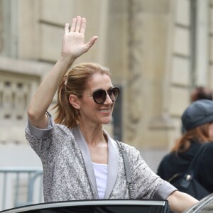 Céline Dion et son fils René-Charles sortent du Royal Monceau pour se rendre à une boutique Louis Vuitton, à Paris, le 19 juillet 2017.
