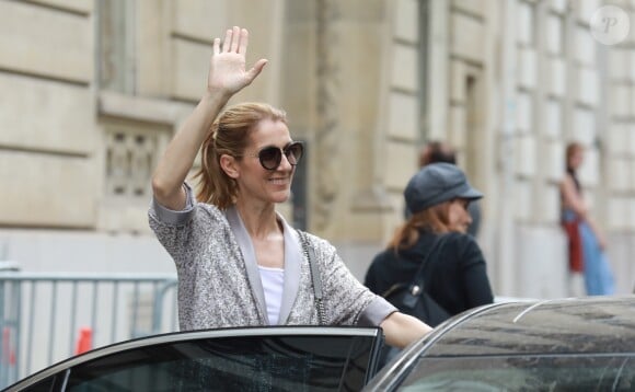 Céline Dion et son fils René-Charles sortent du Royal Monceau pour se rendre à une boutique Louis Vuitton, à Paris, le 19 juillet 2017.