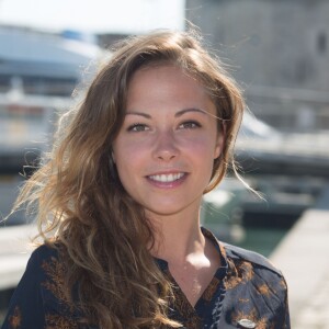 Dounia Coesens lors d'un photocall dans le cadre du 17ème festival de fiction TV de La Rochelle sur le Vieux Port, le 10 septembre 2015.