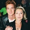 Sheila pose avec son fils Ludovic Chancel lors de son come-back au Queen, à Paris, le 12 janvier 1998.