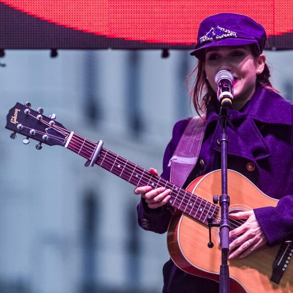 Joyce Jonathan lors du concert MFM Radio Live, place de la République à Lyon, le 3 mars 2017.