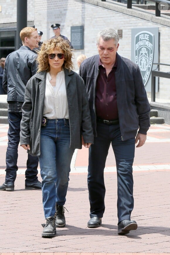 Ray Liotta - Jennifer Lopez sur le tournage de "Shades of Blue" à New York le 12 juillet 2017.