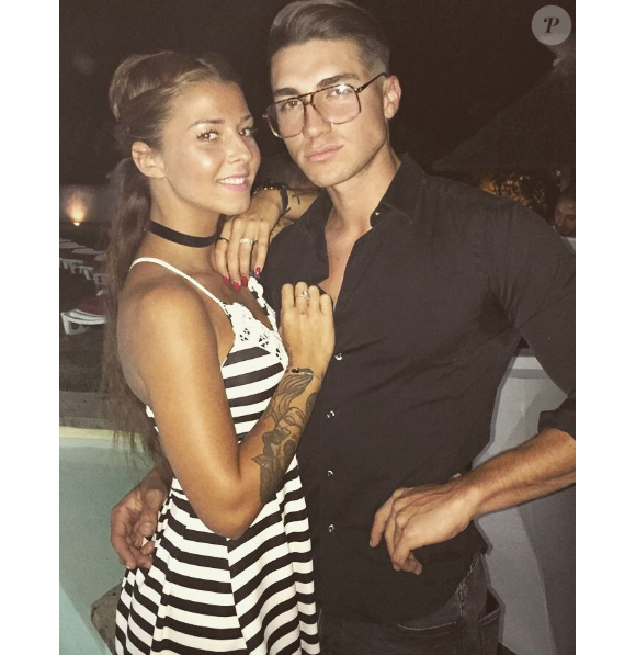 Evy, ex-candidate des "Princes de l'amour" (W9) puis des "Anges 9" (NRJ12), a dévoilé le visage de son nouveau compagnon, un certain Théo.