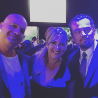 Leonardo DiCaprio et Kate Winslet posent avec leur "ennemi juré" de Titanic !
