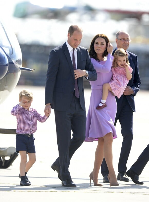 Le prince George de Cambridge le 21 juillet 2017 à Hambourg lors du départ des Cambridge d'Allemagne après leur visite officielle.