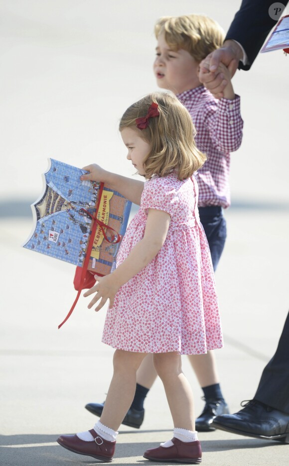 Le prince George de Cambridge le 21 juillet 2017 à Hambourg lors du départ des Cambridge d'Allemagne après leur visite officielle.