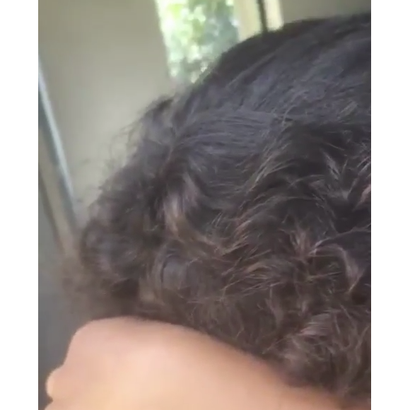 North West tirant une moue boudeuse pendant que sa mère la filme sur Snapchat le 28 juillet 2017