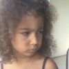 North West tirant une moue boudeuse pendant que sa mère la filme sur Snapchat le 28 juillet 2017