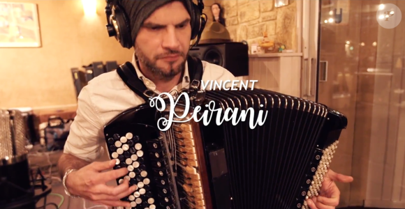 Vincent Peirani est l'un des deux maîtres de l'accordéon présents sur Accordéons-nous, album collégial qui rend hommage à cet instrument populaire et emblématique de la chanson française. Maintenant disponible.