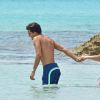 Tini (Martina Stoessel, interprète de ''Violetta'' dans la série télé éponyme) et son compagnon Pepe Barroso en vacances à Ibiza le 1er août 2017.