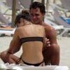 Tini (Martina Stoessel, interprète de ''Violetta'' dans la série télé éponyme) et son compagnon Pepe Barroso en vacances à Ibiza le 1er août 2017.