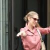 Céline Dion fête un joyeux anniversaire à son garde du corps, Olivier, en sortant de son hôtel, le Royal Monceau, le 2 août 2017