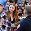 Sophie Turner - L'équipe de Game of Thrones salue leurs fans à leur arrivée au Comic Con à San Diego, le 21 juillet 2017