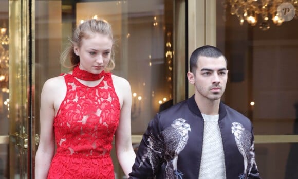 Exclusif - Joe Jonas et sa compagne Sophie Turner à la sortie du Bristol le 7 mars 2017 pendant la fashion week à Paris