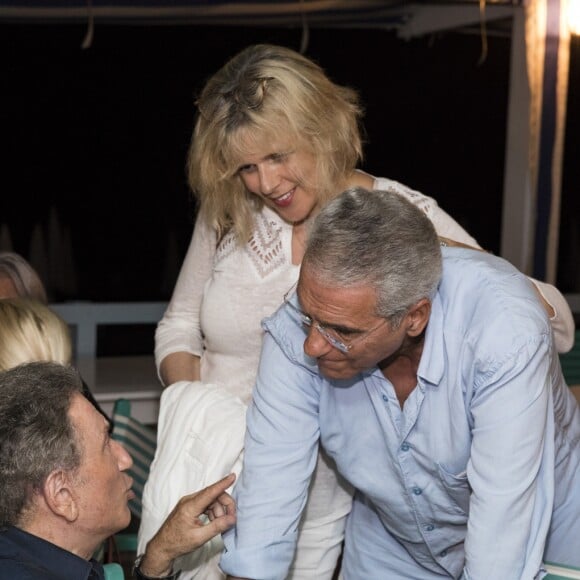 Exclusif - Laurence Piquet avec son mari Norbert Balit et Michel Drucker au repas après le spectacle - Michel Drucker sur scène pour son one man show "Seul...avec vous" lors du Festival de Ramatuelle le 4 aout 2017. © Cyril Bruneau / Festival de Ramatuelle / Bestimage