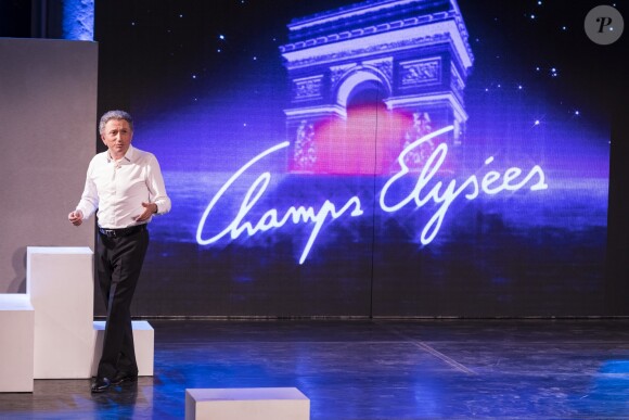 Exclusif - Michel Drucker sur scène pour son one man show "Seul...avec vous" lors du Festival de Ramatuelle le 4 aout 2017. © Cyril Bruneau / Festival de Ramatuelle / Bestimage