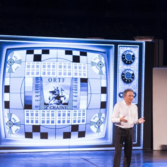 Exclusif - Michel Drucker sur scène pour son one man show "Seul...avec vous" lors du Festival de Ramatuelle le 4 aout 2017. © Cyril Bruneau / Festival de Ramatuelle / Bestimage
