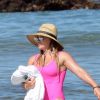 Exclusif - Hilary Duff fait du paddle avec son fils Luca lors de leur week-end prolongé à Hawaii. Le 6 août 2017