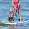 Exclusif - Hilary Duff fait du paddle avec son fils Luca lors de leur week-end prolongé à Hawaii. Le 6 août 2017