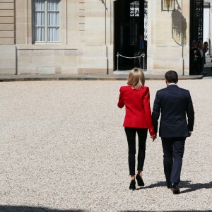 Le président français Emmanuel Macron et sa femme la première dame Brigitte Macron (Trogneux) ont reçu une dizaine de jeunes atteints d'autisme lors du lancement de la concertation autour du 4ème plan autisme au palais de l'Elysée à Paris, France, le 6 juillet 2017. © Sébastien Valiela/Bestimage