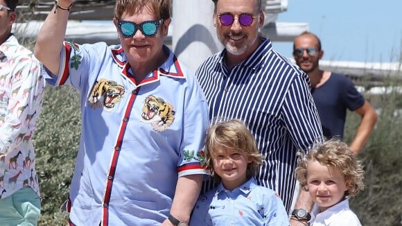 Elton John : Première apparition à Saint-Tropez depuis son hospitalisation !