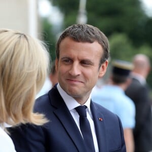 Le président de la République Emmanuel Macron, sa femme Brigitte Macron (Trogneux) lors de la cérémonie d'accueil du président des Etats-Unis à l'Hôtel National des Invalides à Paris le 13 juillet 2017. © Dominique Jacovides/Sébastien Valiela/Bestimage