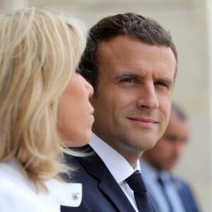 Le président de la République Emmanuel Macron, sa femme Brigitte Macron (Trogneux) lors de la cérémonie d'accueil du président des Etats-Unis à l'Hôtel National des Invalides à Paris le 13 juillet 2017. © Dominique Jacovides/Sébastien Valiela/Bestimage