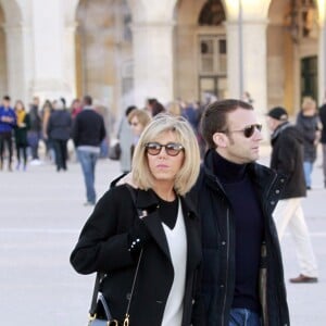 Emmanuel Macron et sa femme Brigitte Macron (Trogneux) se promènent sur les docks de Lisbonne, le 25 décembre 2016. Ils sont arrivés dimanche après-midi pour quelques jours de vacances à Lisbonne.