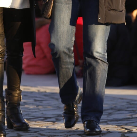 Emmanuel Macron et sa femme Brigitte Macron (Trogneux) se promènent sur les docks de Lisbonne, le 25 décembre 2016. Ils sont arrivés dimanche après-midi pour quelques jours de vacances à Lisbonne.