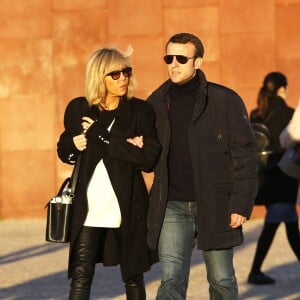 Emmanuel Macron et sa femme Brigitte Macron (Trogneux) se promènent sur les docks de Lisbonne, le 25 décembre 2016. Ils sont arrivés dimanche après-midi pour quelques jours de vacances à Lisbonne.