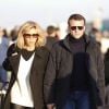 Emmanuel Macron et sa femme Brigitte Macron (Trogneux) se promènent sur les docks de Lisbonne, le 25 décembre 2016. Ils sont arrivés dimanche après-midi pour quelques jours de vacances à Lisbonne.