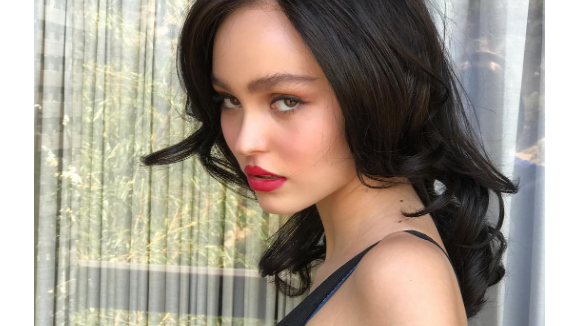 Lily-Rose Depp change radicalement de tête : Ses fans amusés...