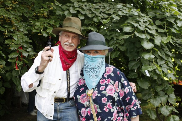Jacqueline Monsigny et Edward Meeks lors d'une garden Party chez Babette de Rozières, le 27 juin 2010.
