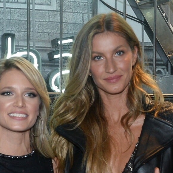 Helena Bordon et Gisele Bündchen assistent à la soirée d'inauguration du nouveau magasin Rosa Cha à Oscar Freire Street à São Paulo. Le 16 août 2017.