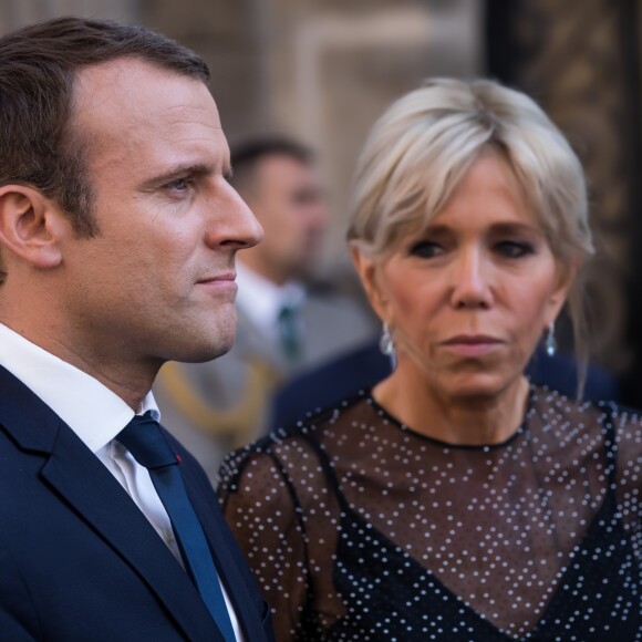 Le Président de la République Française, Emmanuel Macron et sa femme la Première dame Brigitte Macron (Trogneux) accueillent le président de la République de Colombie Juan Manuel Santos et sa femme la Première dame Clemencia Rodriguez au Palais de L'Elysée à Paris, le 21 juin 2017. © Cyril MoreauBestimage