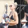 Exclusif - Miley Cyrus est allée acheter des yaourts glacés avec sa mère Tish à Point Dume à Malibu, le 25 juillet 2017