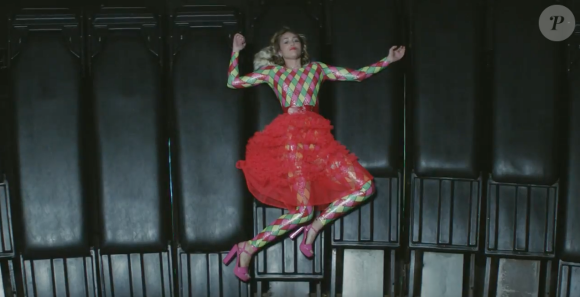 Miley Cyrus dévoile le clip de son nouveau tube Younger Now.
