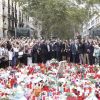Le roi Felipe VI et la reine Letizia d'Espagne, après avoir rendu visite à des survivants à l'hôpital, se sont recueillis le 19 août 2017 sur La Rambla à Barcelone, où ils ont déposé fleurs et cierges au lendemain de l'attentat terroriste qui y a été perpétré et a fait 13 morts.