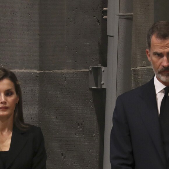 Le roi Felipe VI et la reine Letizia d'Espagne ont assisté le 20 août 2017 à une messe solennelle à la mémoire des victimes de l'attaque terroriste de La Rambla et de Cambrils, en la basilique de la Sagrada Familia à Barcelone.