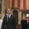 Le roi Felipe VI et la reine Letizia d'Espagne ont signé le 20 août 2017 le registre de condoléances mis à disposition à la mairie de Barcelone suite au double attentat terroriste de La Rambla et de Cambrils.