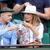 Clovis Cornillac et sa femme Lilou Fogli - Personnalités dans les tribunes lors des internationaux de France de Roland Garros à Paris. Le 9 juin 2017. © Jacovides - Moreau / Bestimage