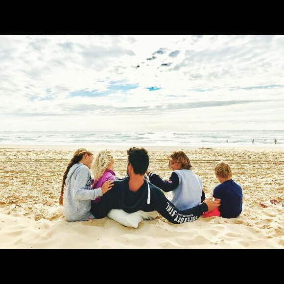 Elodie Gossuin partage de tendres moments en famille sur les réseaux sociaux.