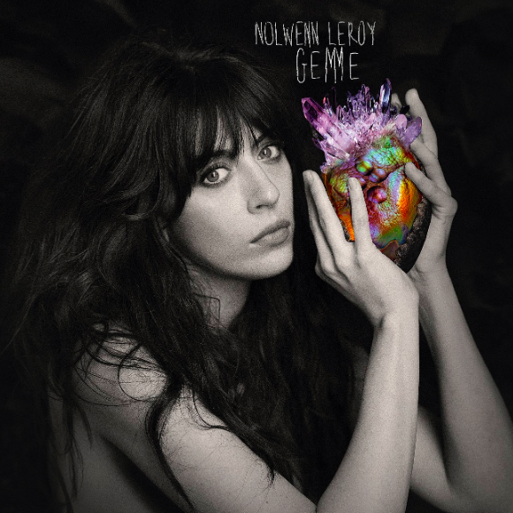 Nolwenn Leroy dévoile la pochette de son nouvel album, intitulé Gemme, dont la sortie est prévue pour le 1er septembre 2017.