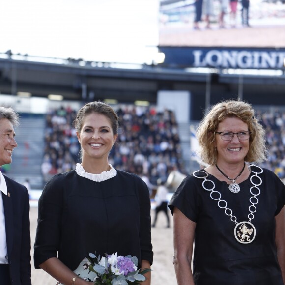 La princesse Madeleine de Suède lors de l'ouverture des championnats d'Europe d'attelage, de dressage, de para-dressage et de saut d'obstacles Longines Fédération Equestre Internationale (FEI) à Göteborg, Suède, le 21 août 2017. Quelques jours plus tard, Madeleine annonçait, le 27 août, être enceinte de son troisième enfant.